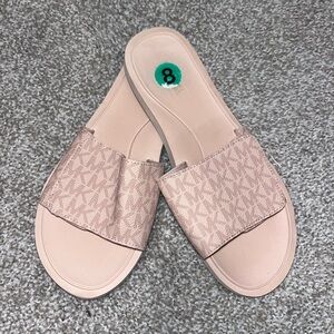 Michael Kors Pink Slides Size 8